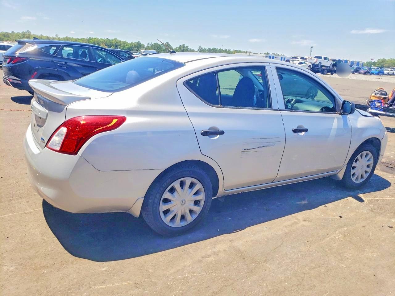 2014 Nissan Versa 1.6 S Plus - Image 3