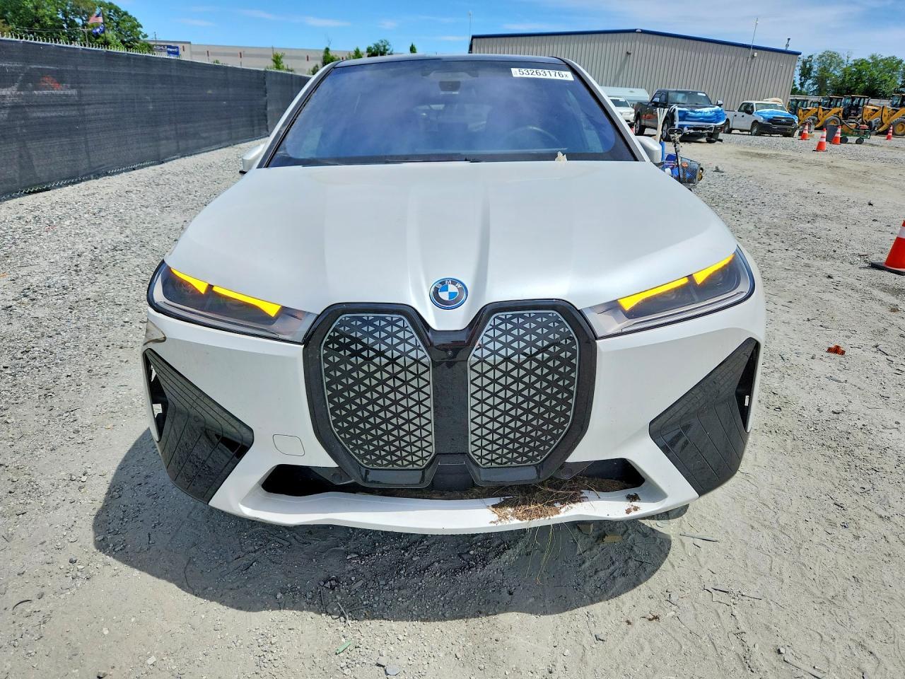 2025 BMW Ix xDrive50 - Фото 5