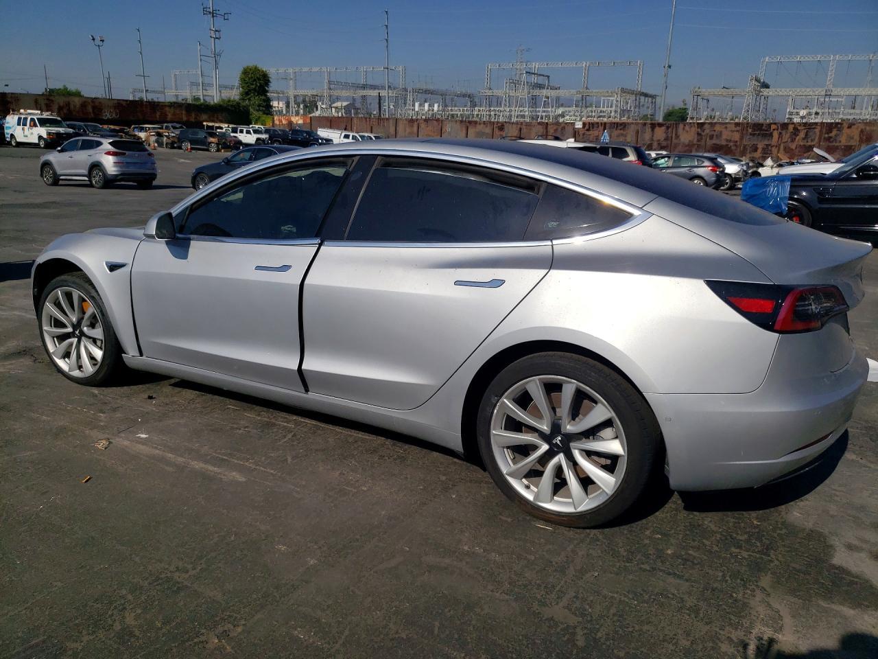 2018 Tesla Model 3 - Фото 2