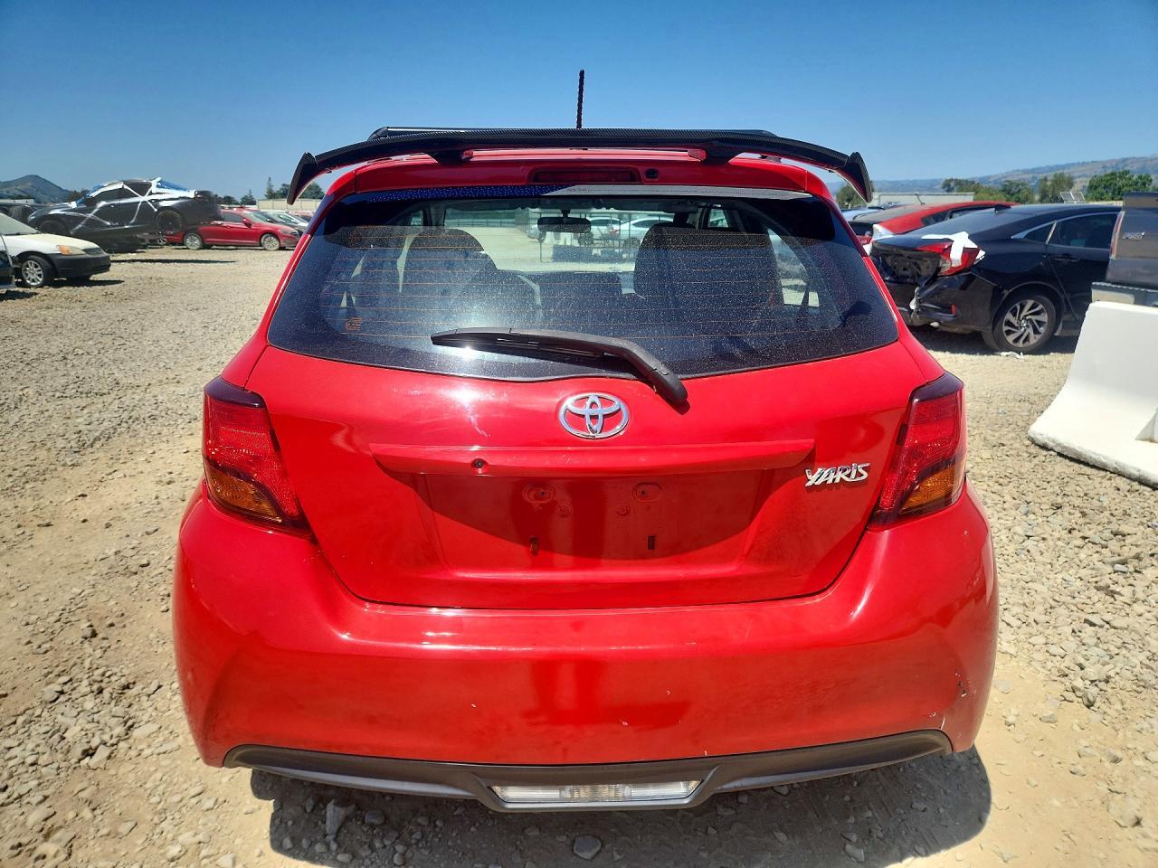 2015 Toyota Yaris 5-Door L - Фото 6