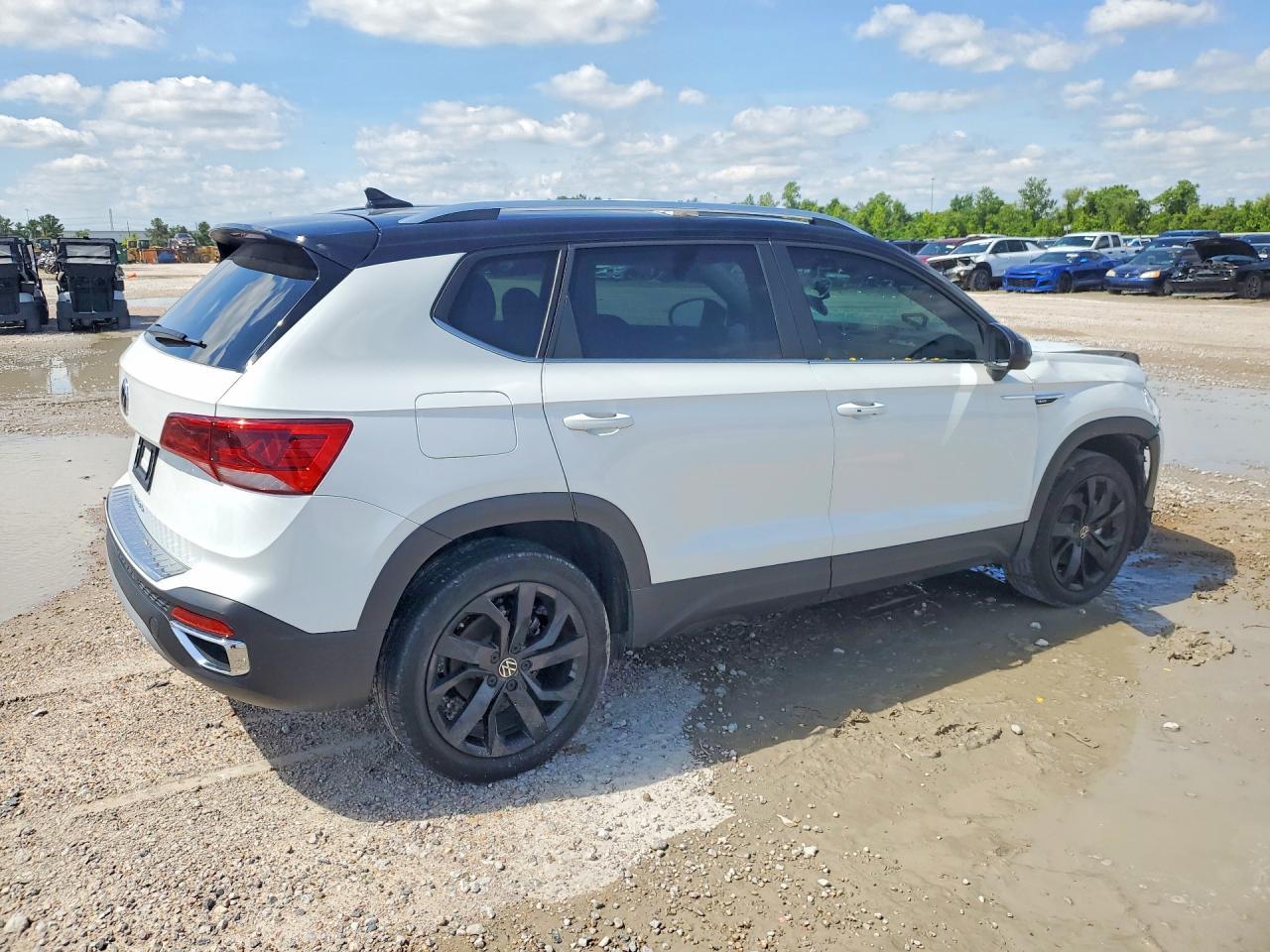 2024 Volkswagen Taos Se - Фото 3