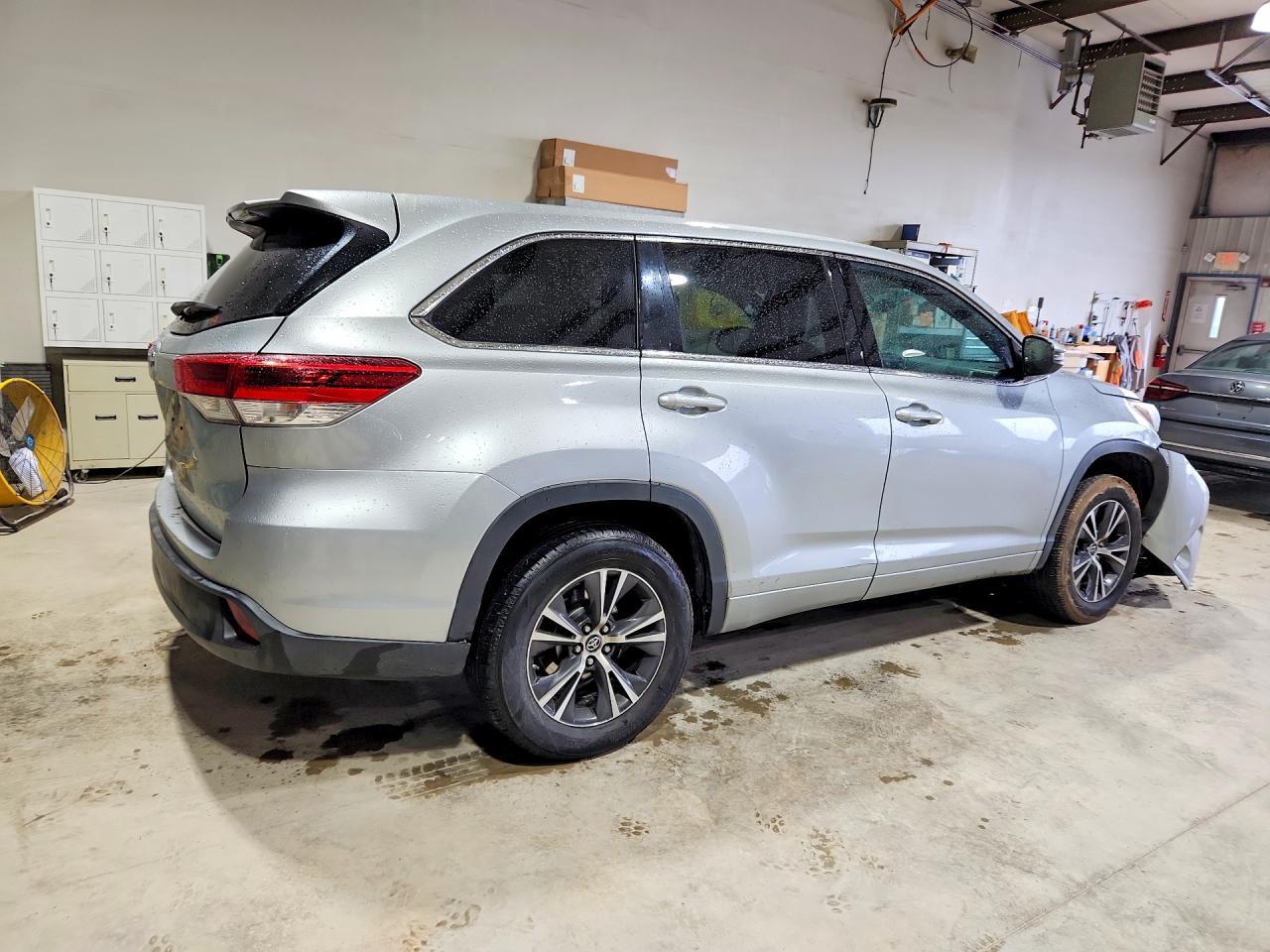 2018 Toyota Highlander Le - Фото 3