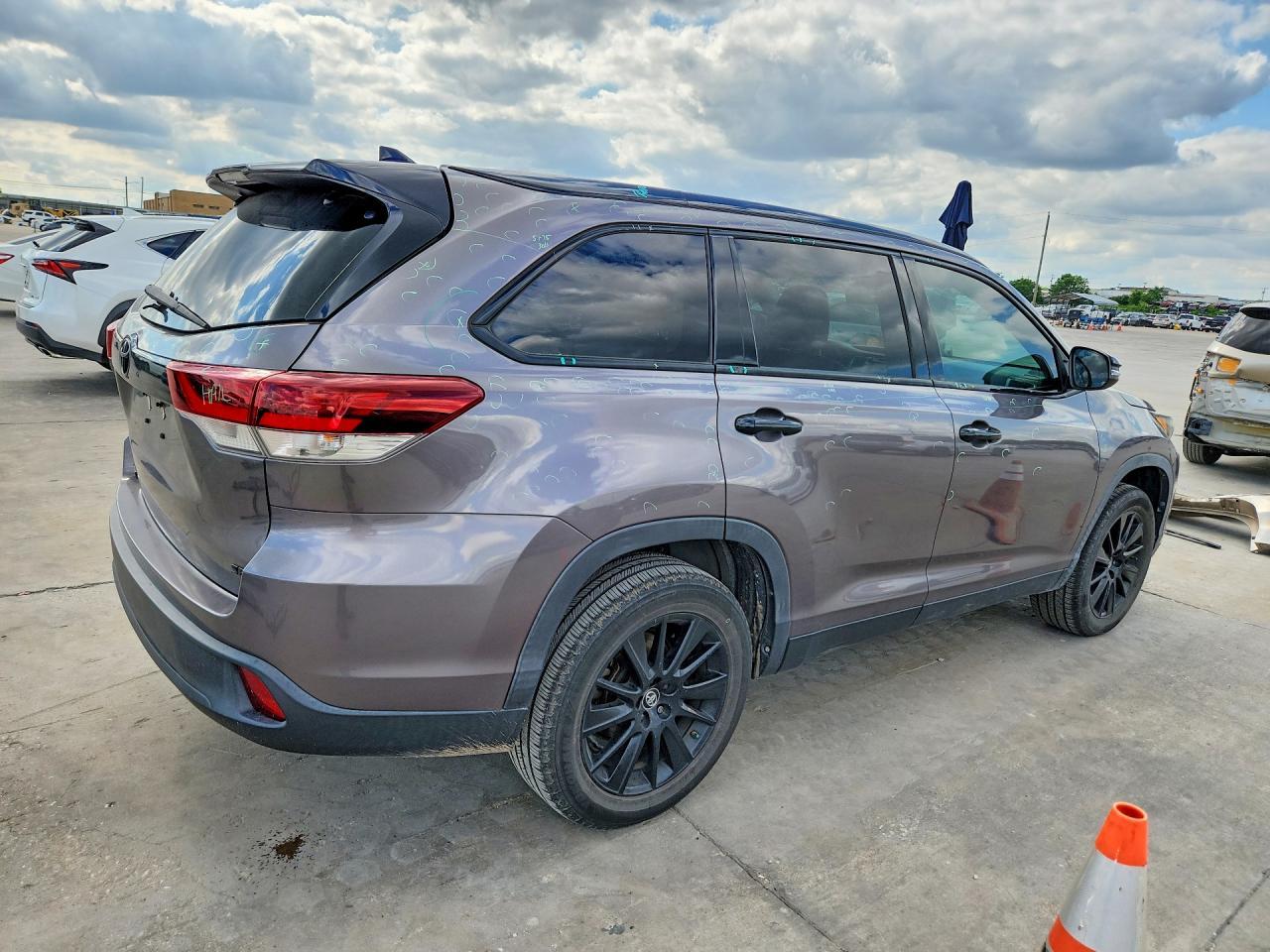 2019 Toyota Highlander Se - Image 3