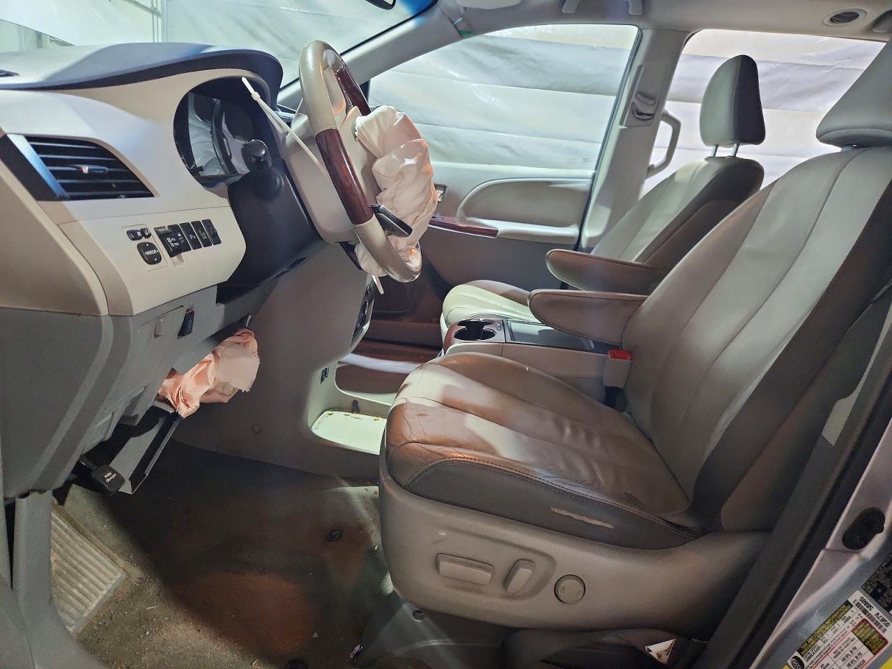 2013 Toyota Sienna Limited 7-Passenger - Image 7