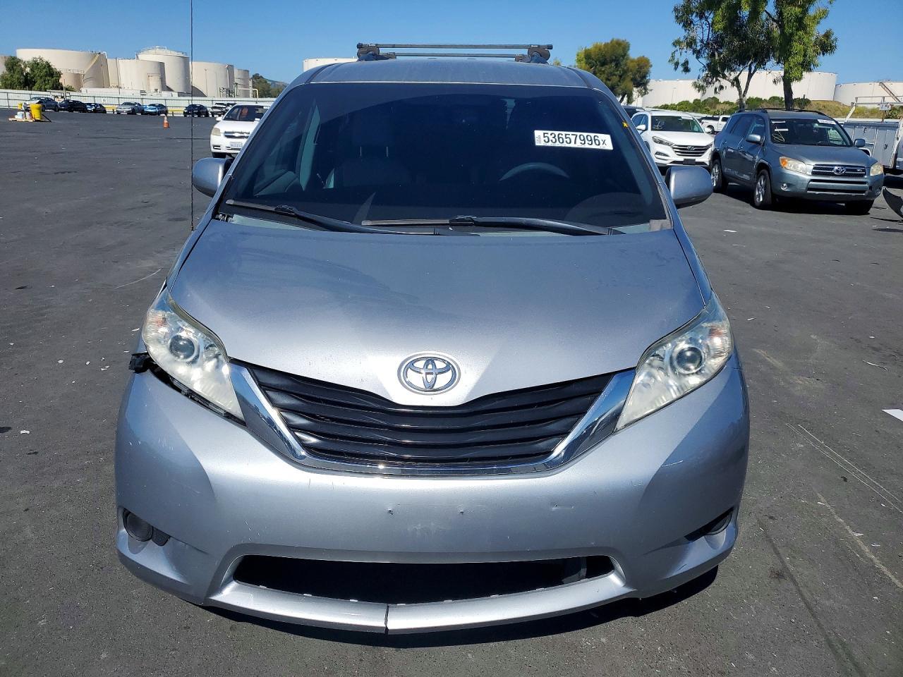 2013 Toyota Sienna Le - Image 5