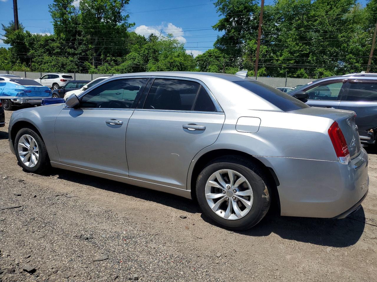 2015 Chrysler 300 Limited - Фото 2