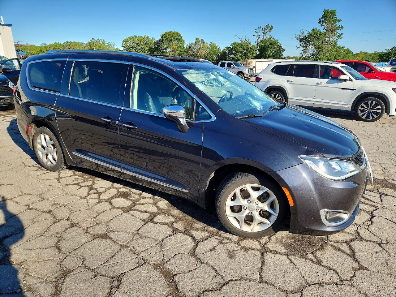 2020 Chrysler Pacifica Limited - Image 4