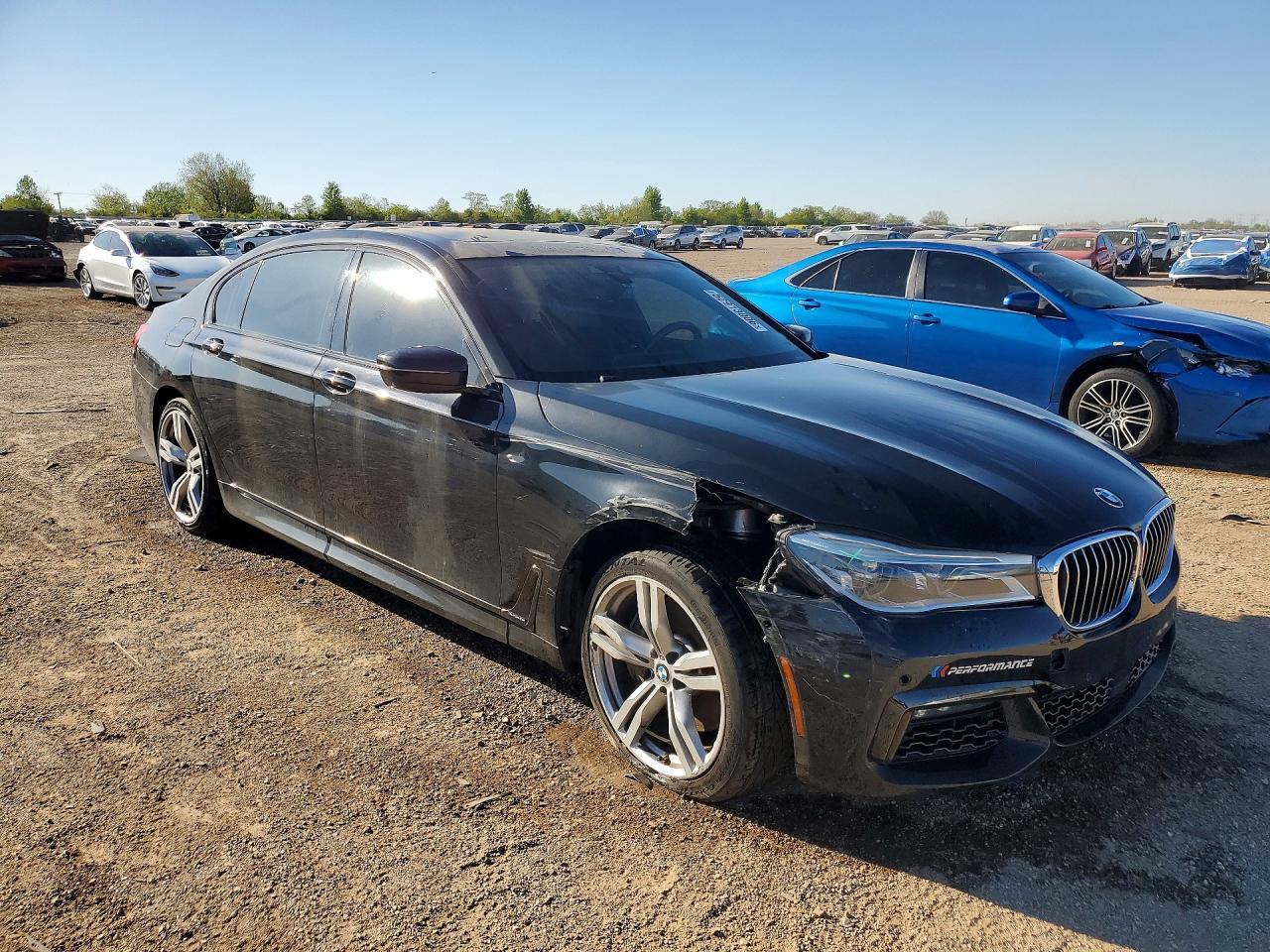 2016 BMW 750 Xi - Фото 4