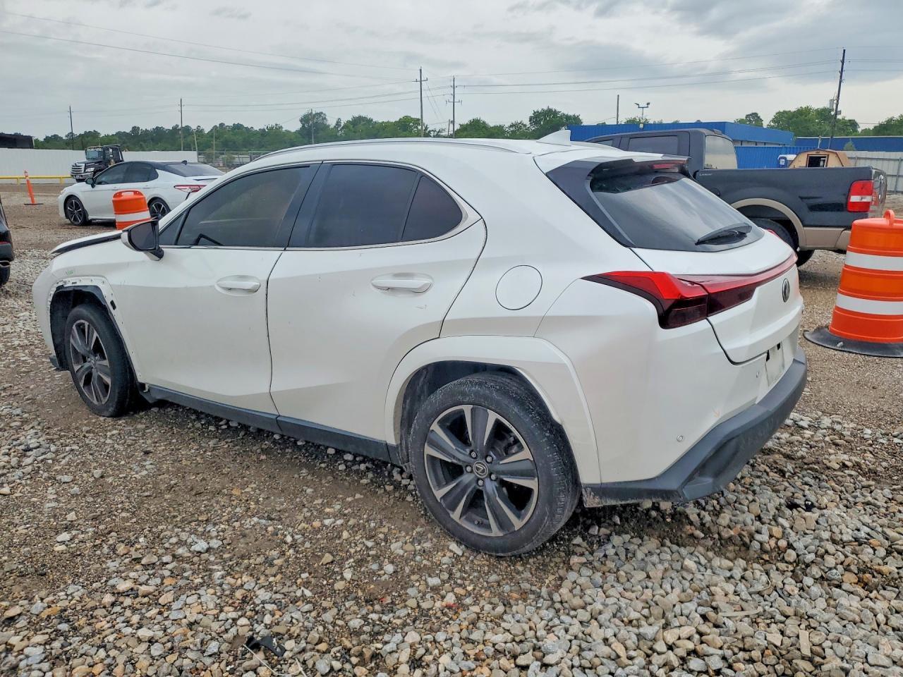 2022 Lexus Ux 200 Base - Image 2