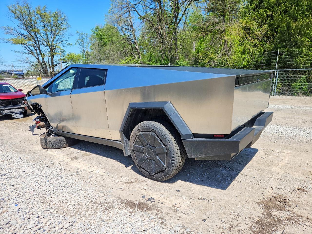 2025 Tesla Cybertruck - Фото 2