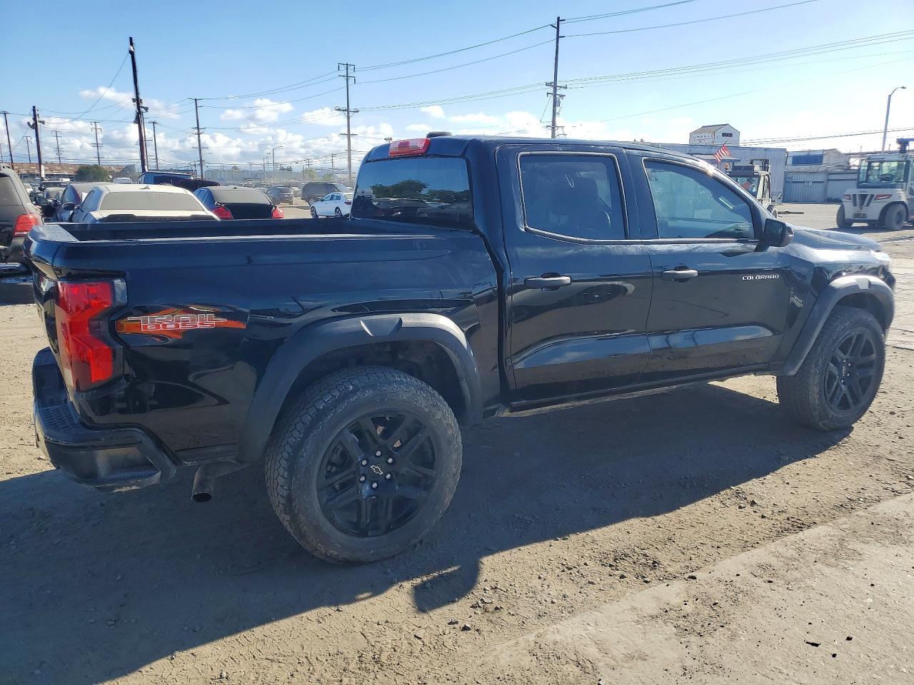 2025 Chevrolet Colorado Trail Boss - Image 3