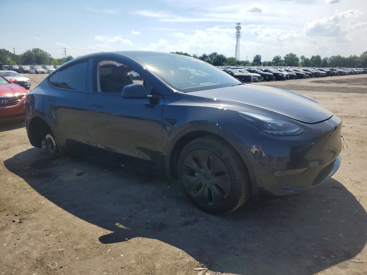 2025 Tesla Model Y - Image 4