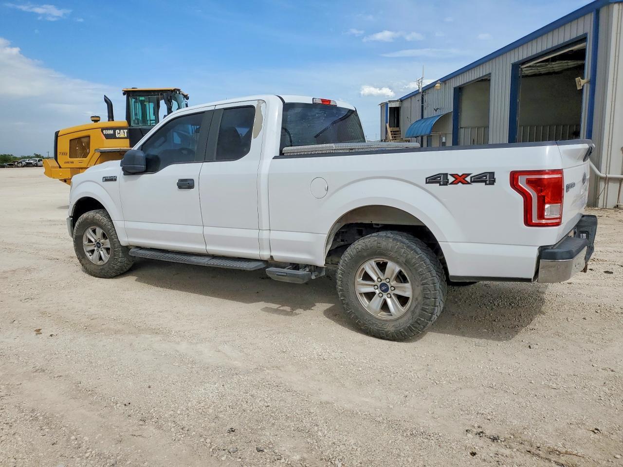 2015 Ford F150 Super Cab - Image 2