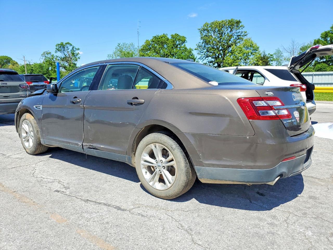 2015 Ford Taurus Se - Фото 2