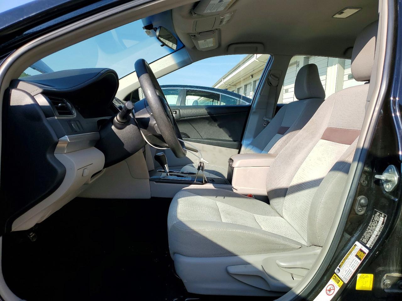 2012 Toyota Camry Le - Фото 7