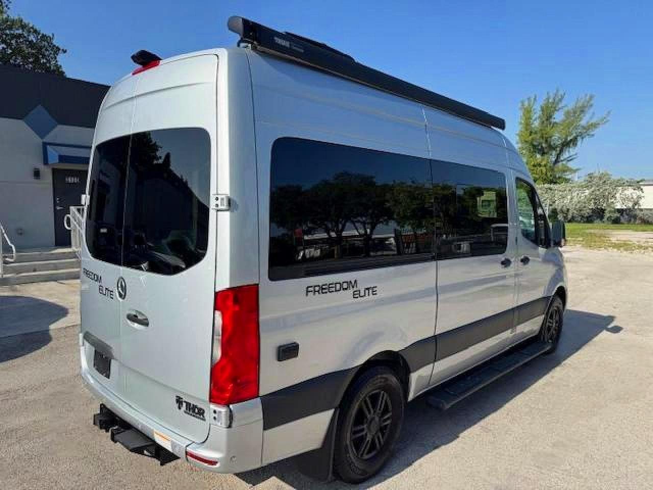 2022 Mercedes-Benz Sprinter 2500 - Фото 3