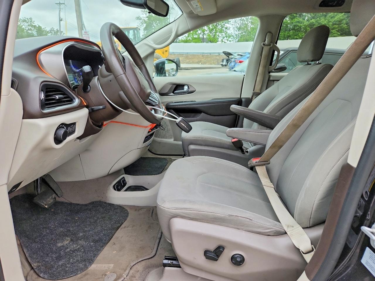 2017 Chrysler Pacifica Touring - Фото 7