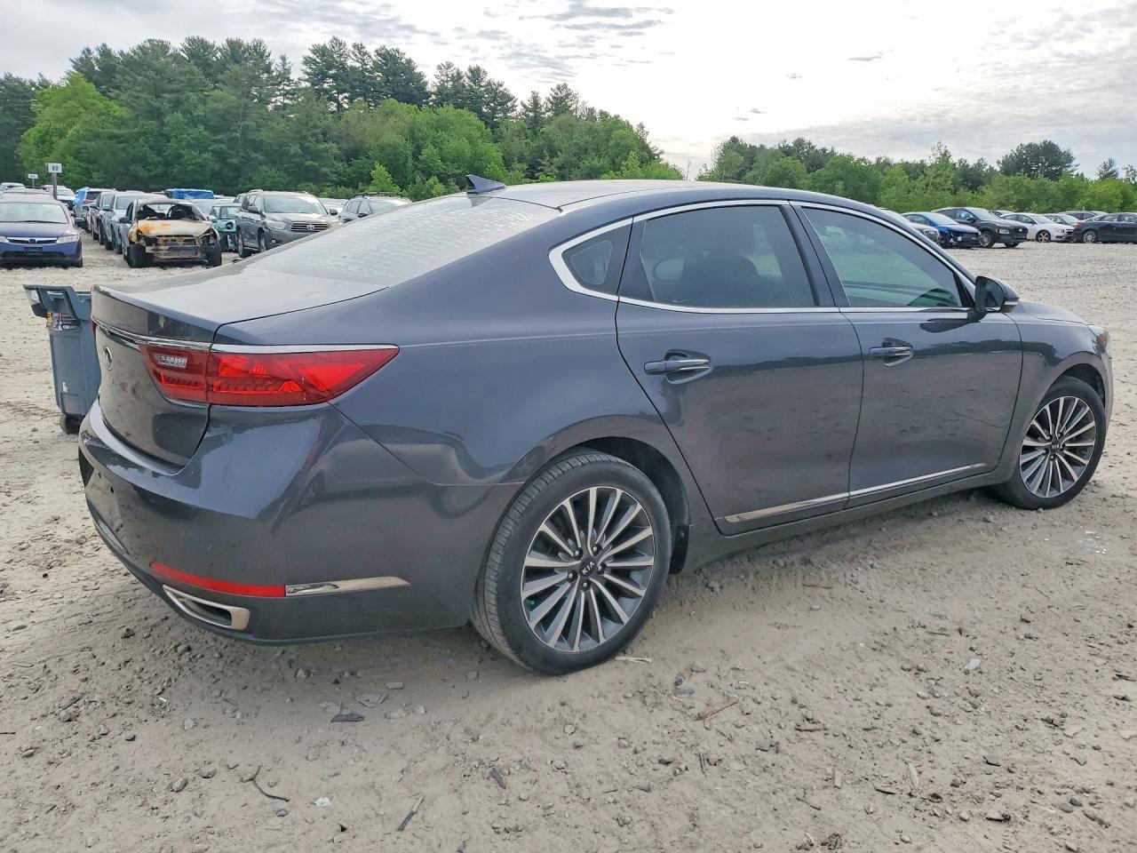 2018 Kia Cadenza Premium - Image 3
