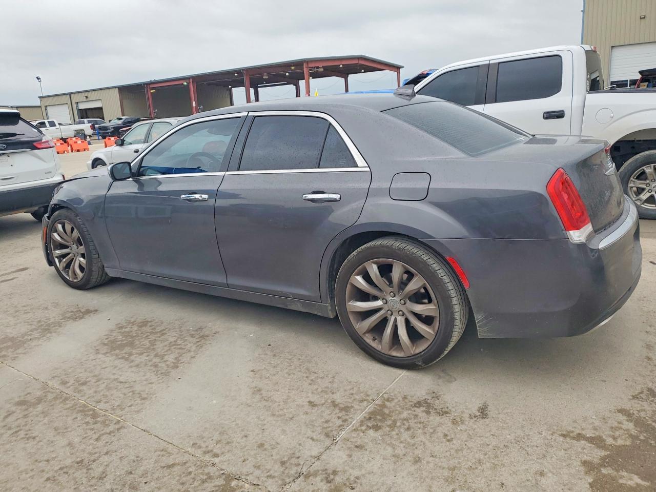 2019 Chrysler 300 Limited - Фото 2