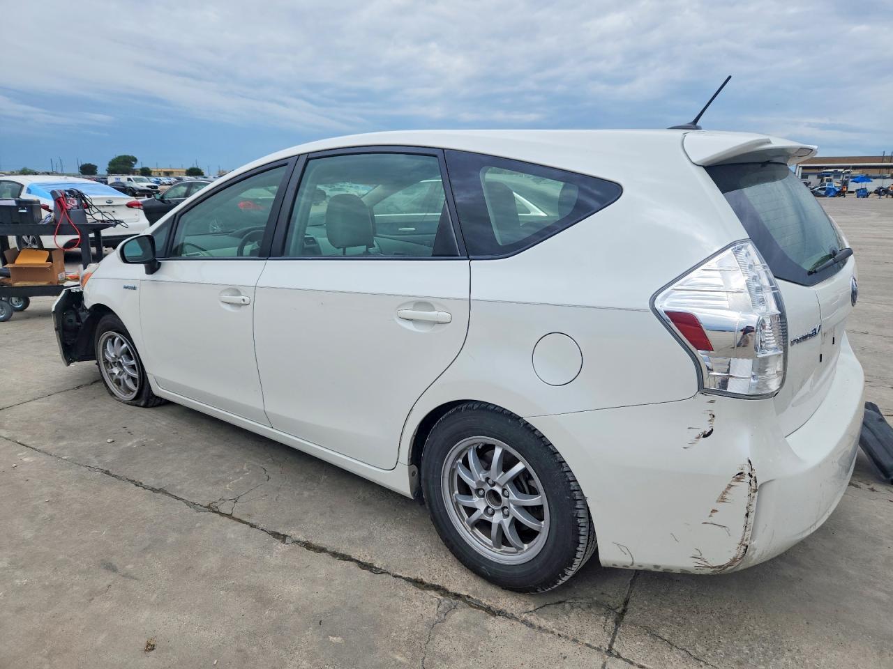 2014 Toyota Prius V Three - Фото 2