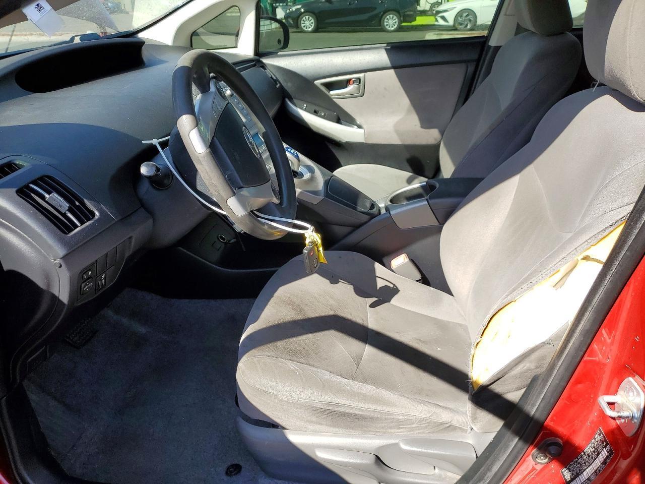 2013 Toyota Prius Two - Фото 7
