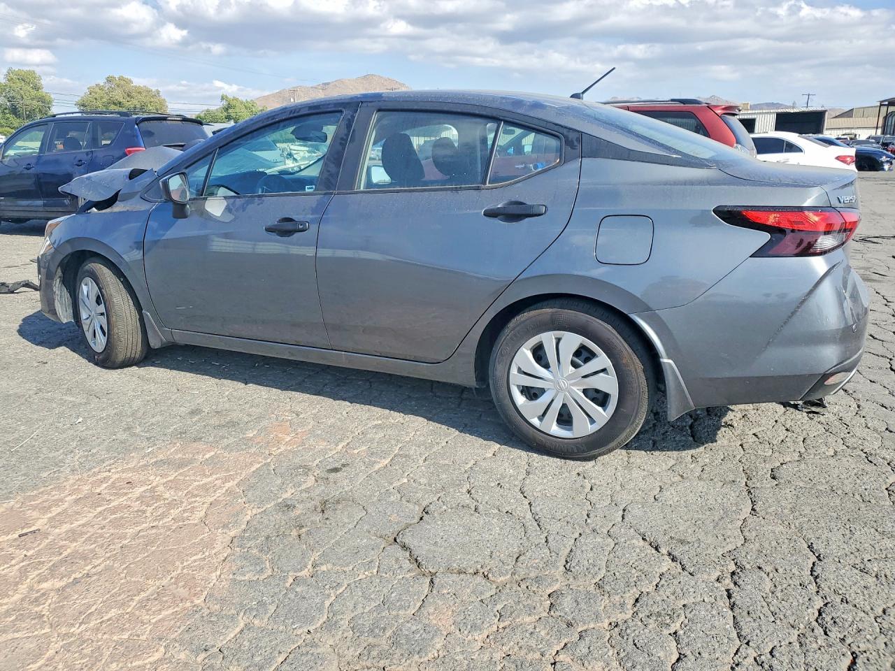 2025 Nissan Versa S - Фото 2
