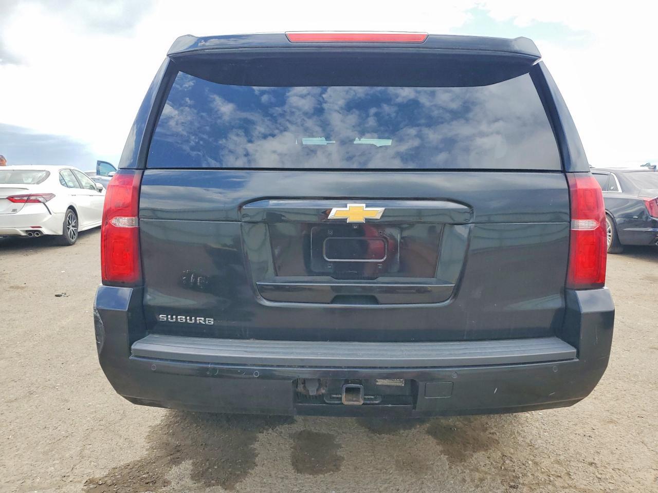 2020 Chevrolet Suburban - Image 6