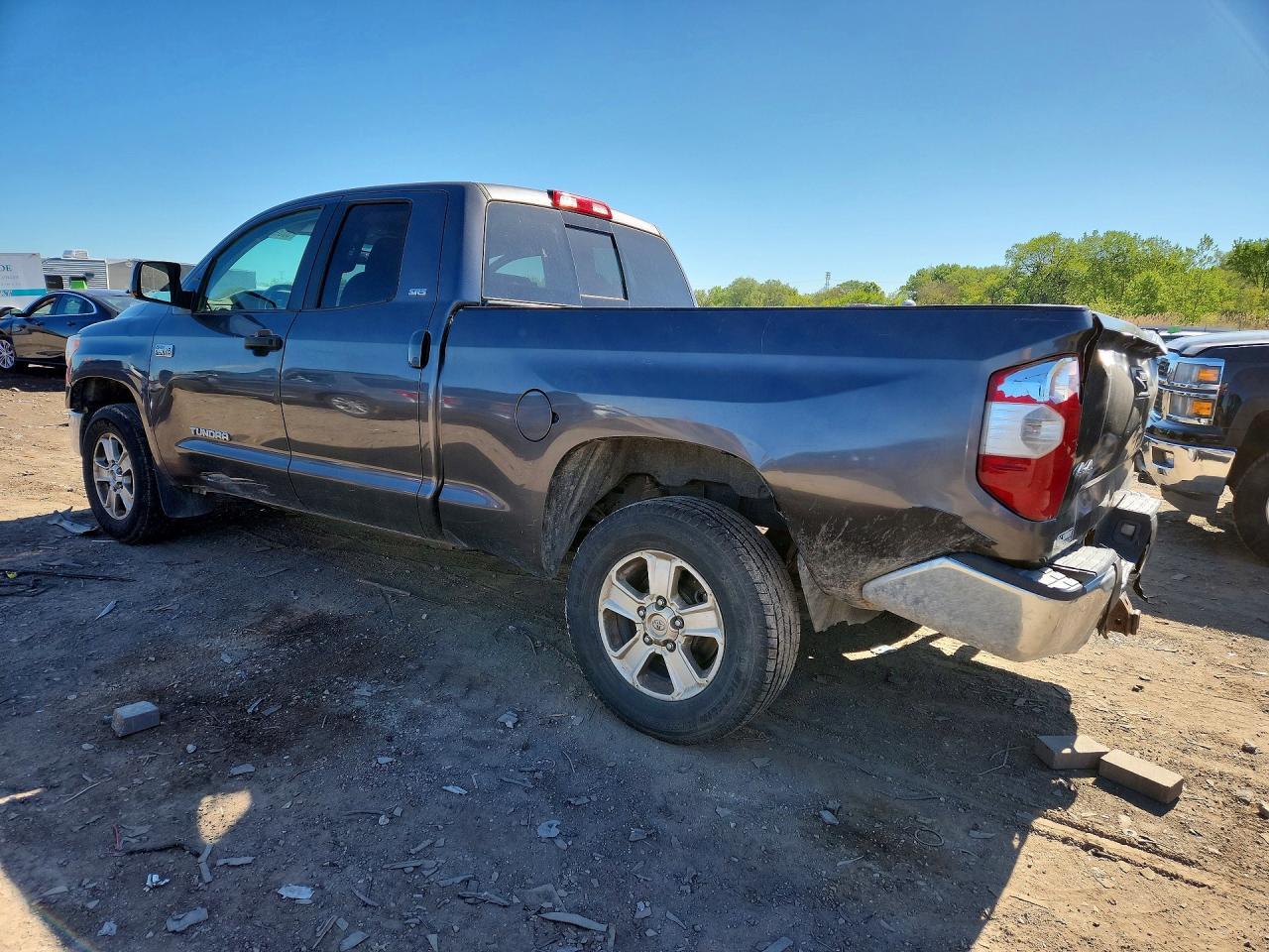 2017 Toyota Tundra Sr5 - Image 2