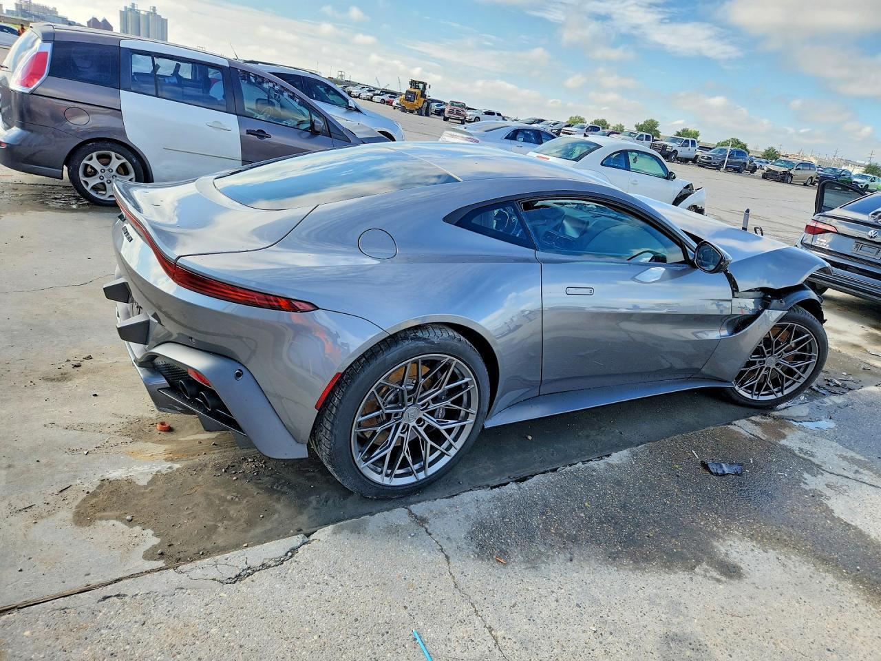 2020 Aston Martin Vantage - Фото 3