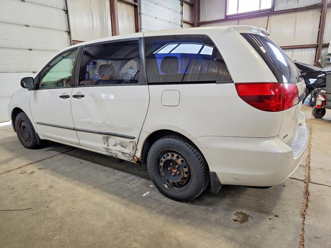 2005 Toyota Sienna Ce - Image 2