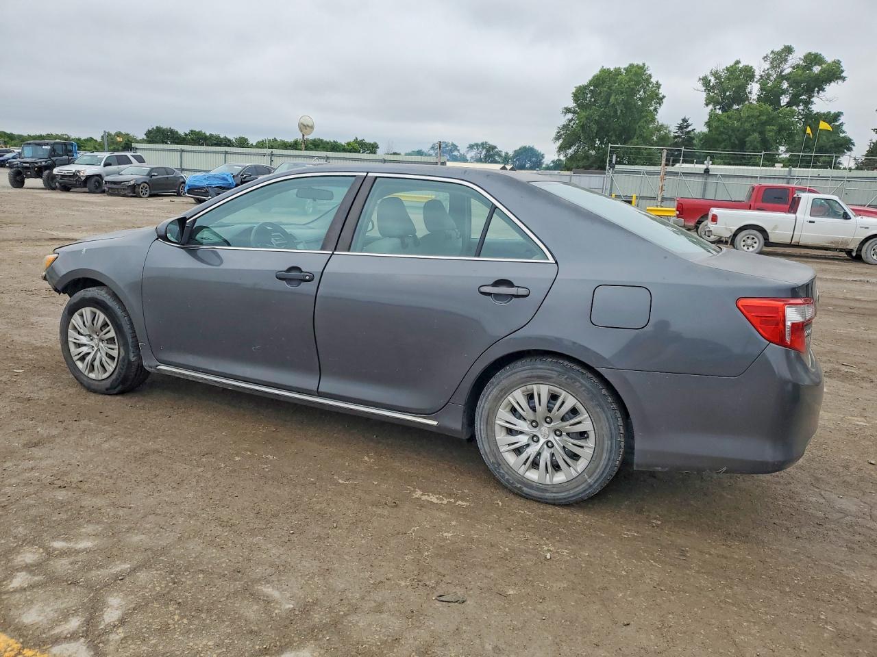 2012 Toyota Camry Le - Фото 2