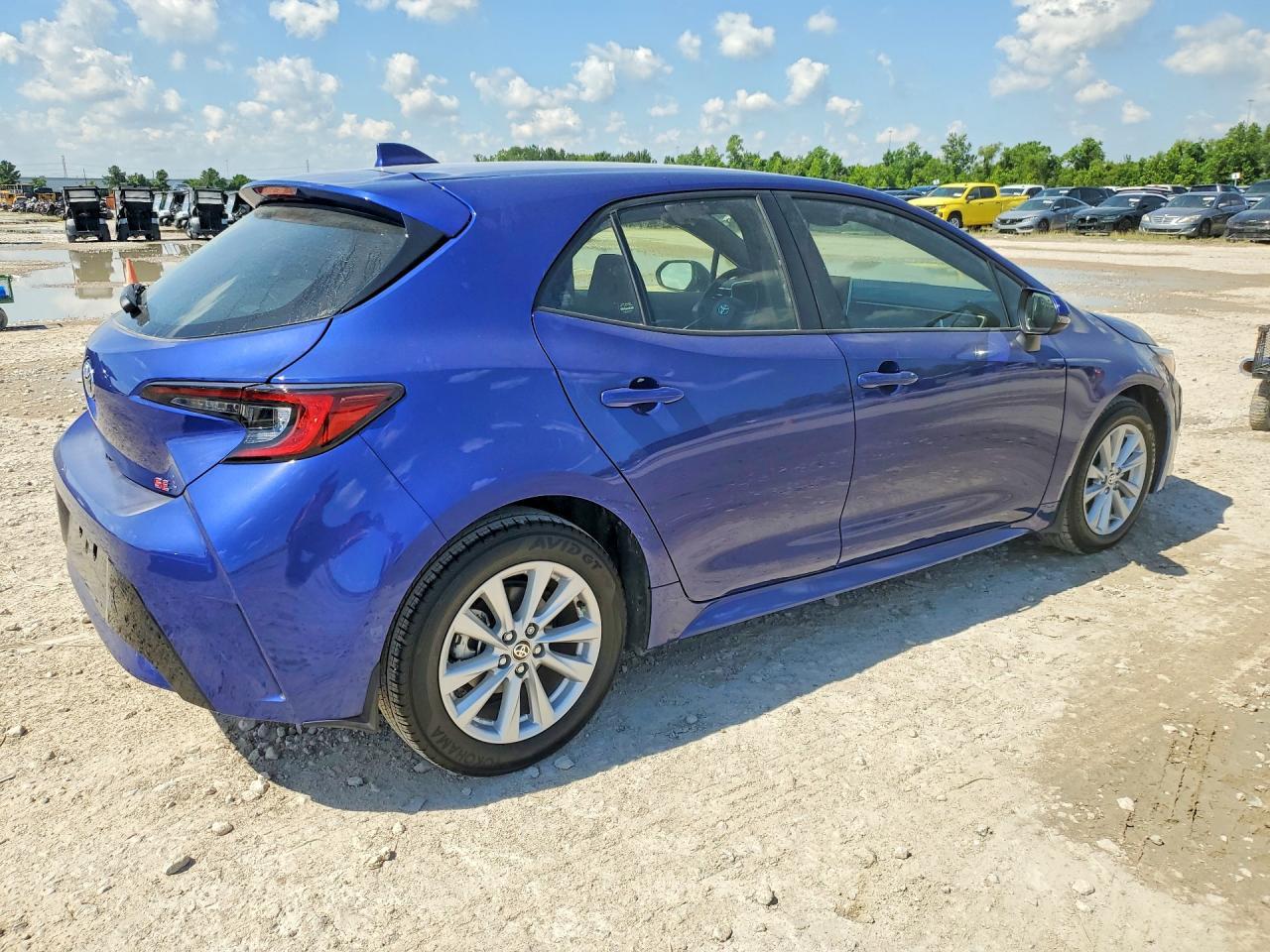 2025 Toyota Corolla Hatchback Se - Image 3