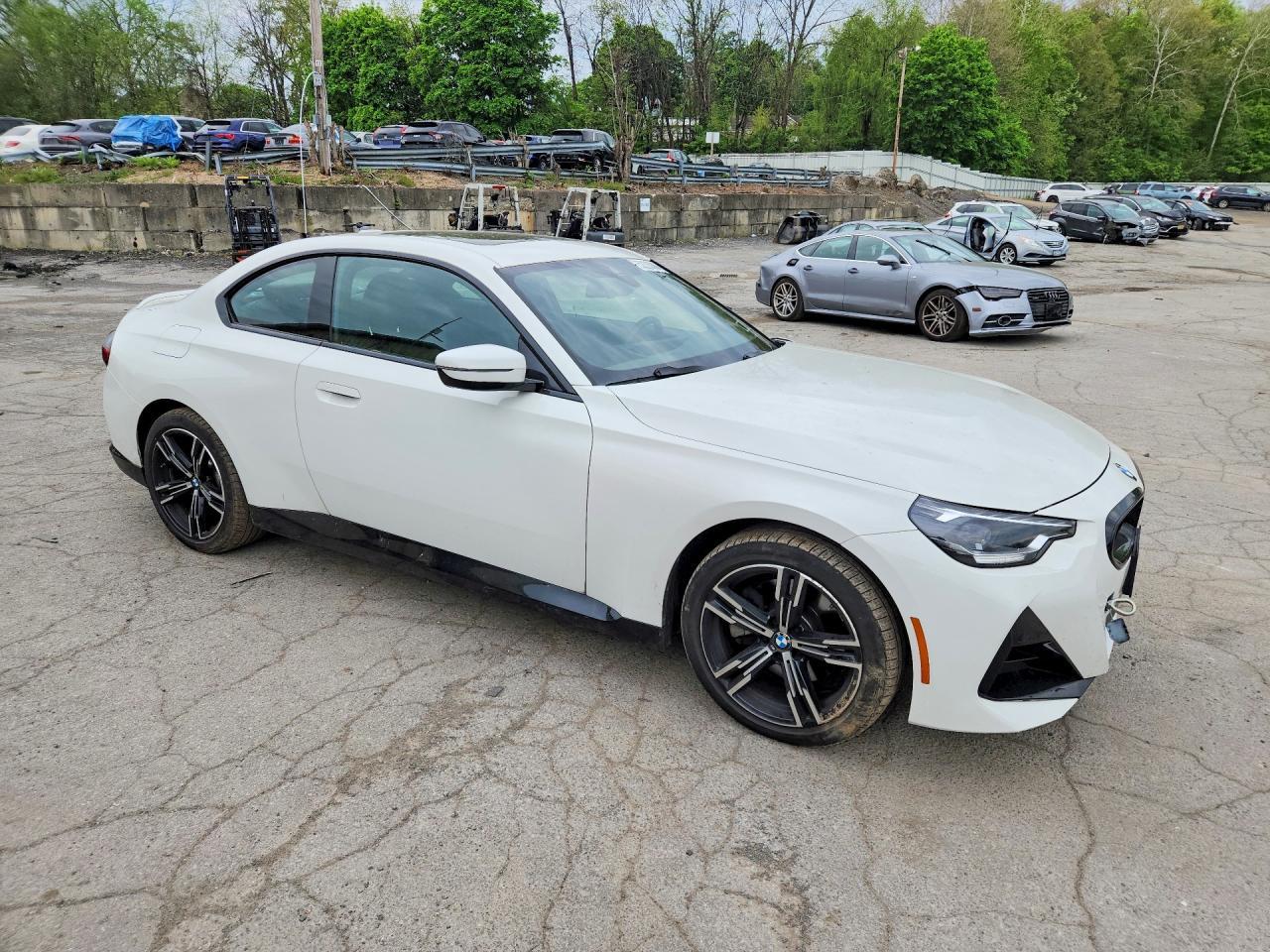 2024 BMW 230Xi - Фото 4