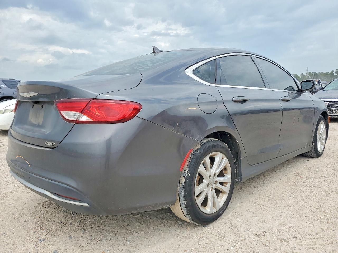 2016 Chrysler 200 Limited - Image 3