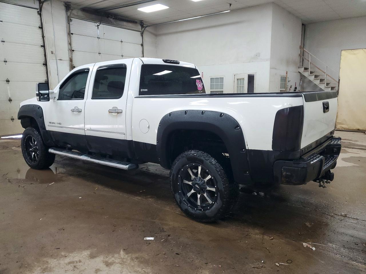 2011 GMC Sierra K3500 Denali - Фото 2