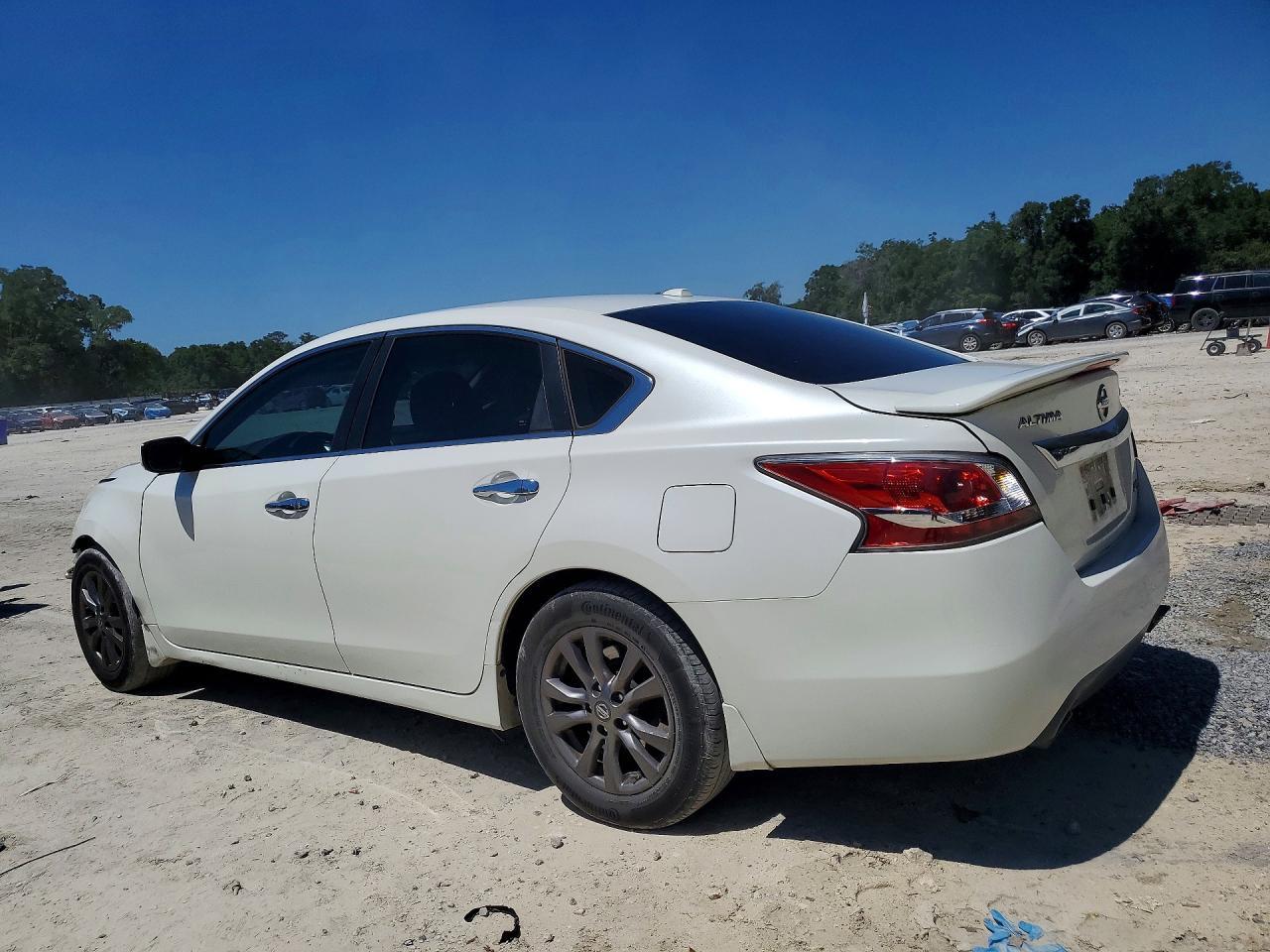 2015 Nissan Altima 2.5 S - Фото 2