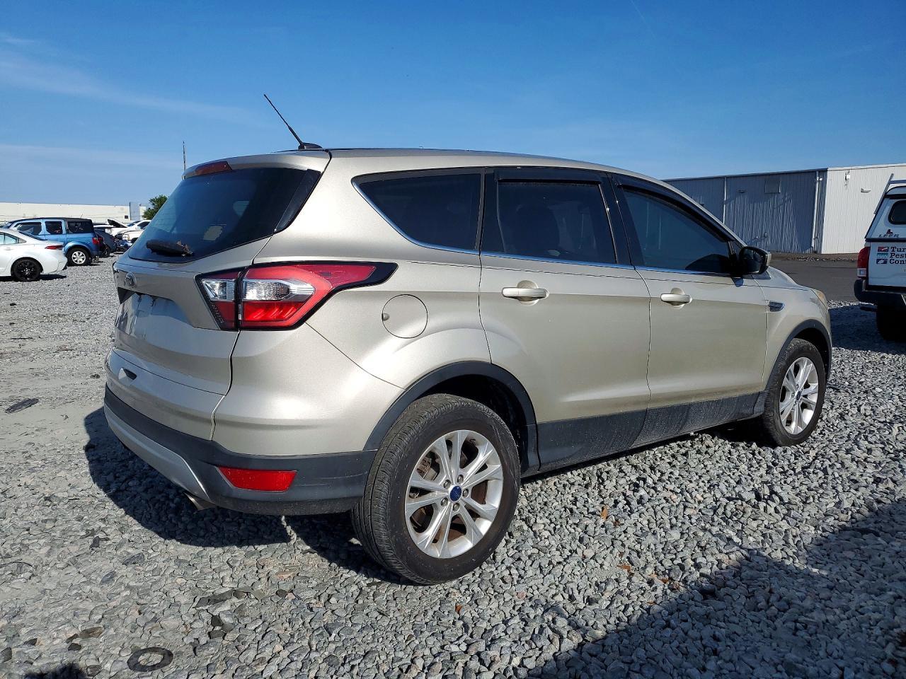 2017 Ford Escape Se - Фото 3