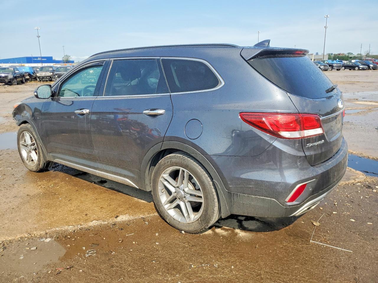 2017 Hyundai Santa Fe Limited Ultimate - Image 2