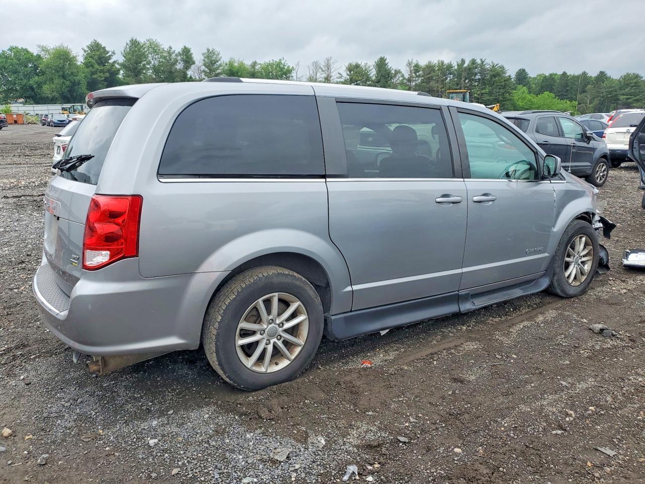 2019 Dodge Grand Caravan Sxt - Image 3