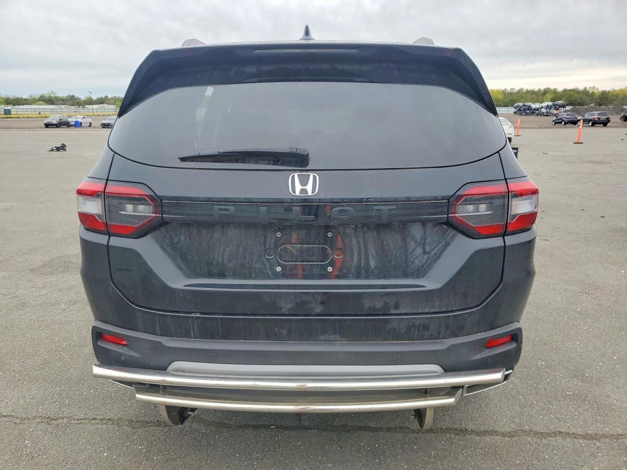 2025 Honda Pilot Touring - Image 6