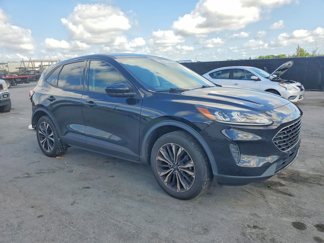 2022 Ford Escape Se - Фото 4