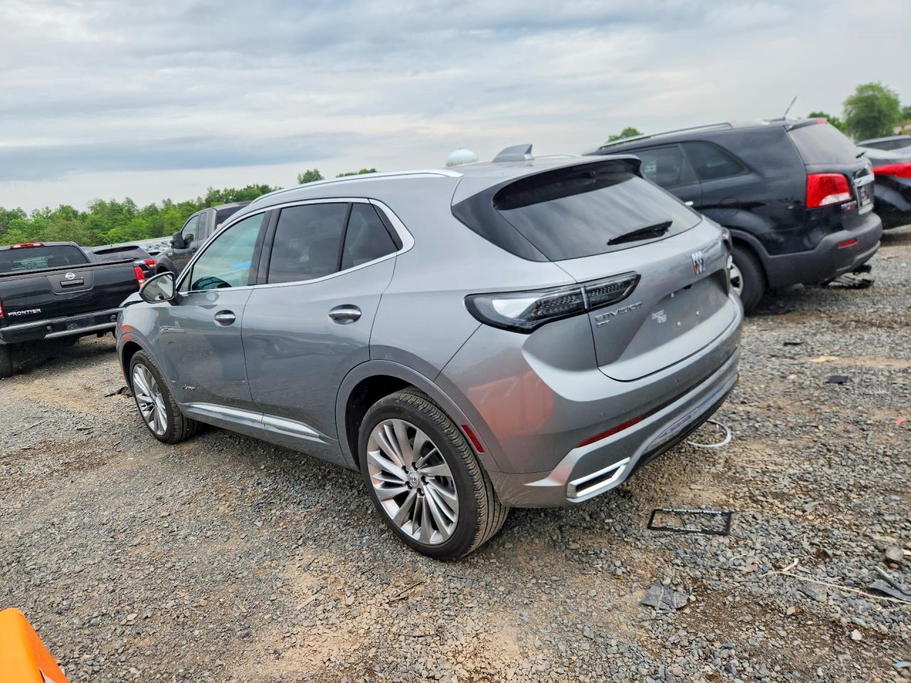 2025 Buick Envision Avenir - Image 2