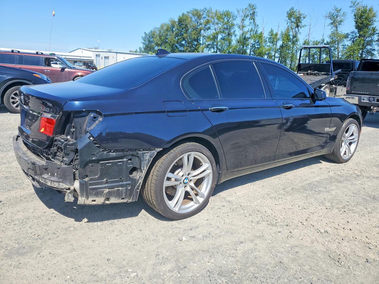 2011 BMW 740 I - Фото 3