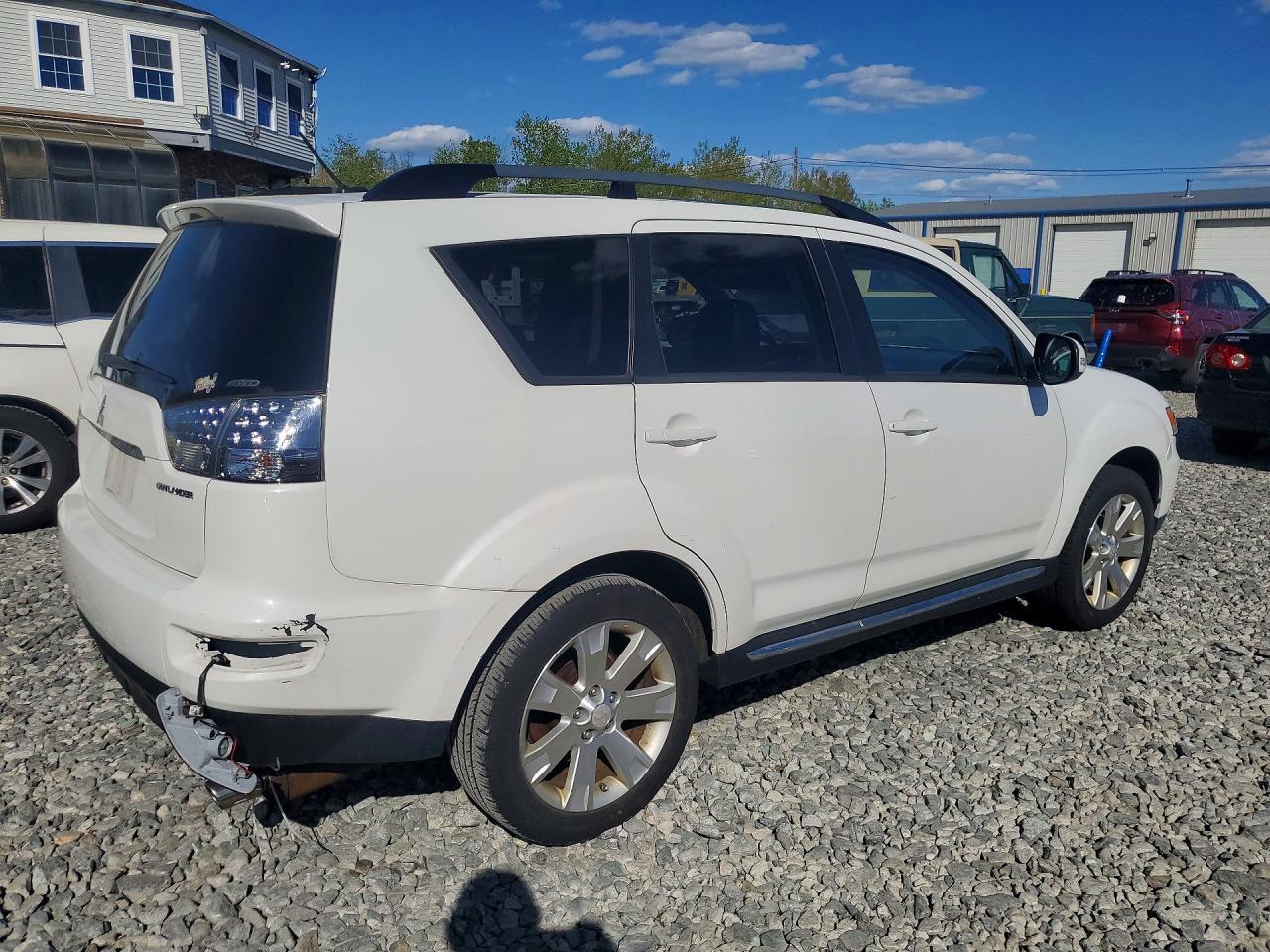 2013 Mitsubishi Outlander - Image 3