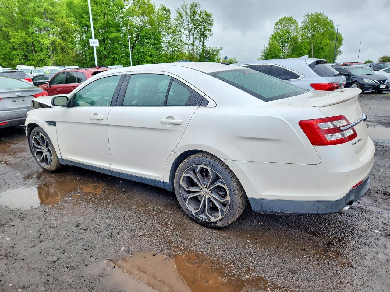 2013 Ford Taurus Sho - Image 2