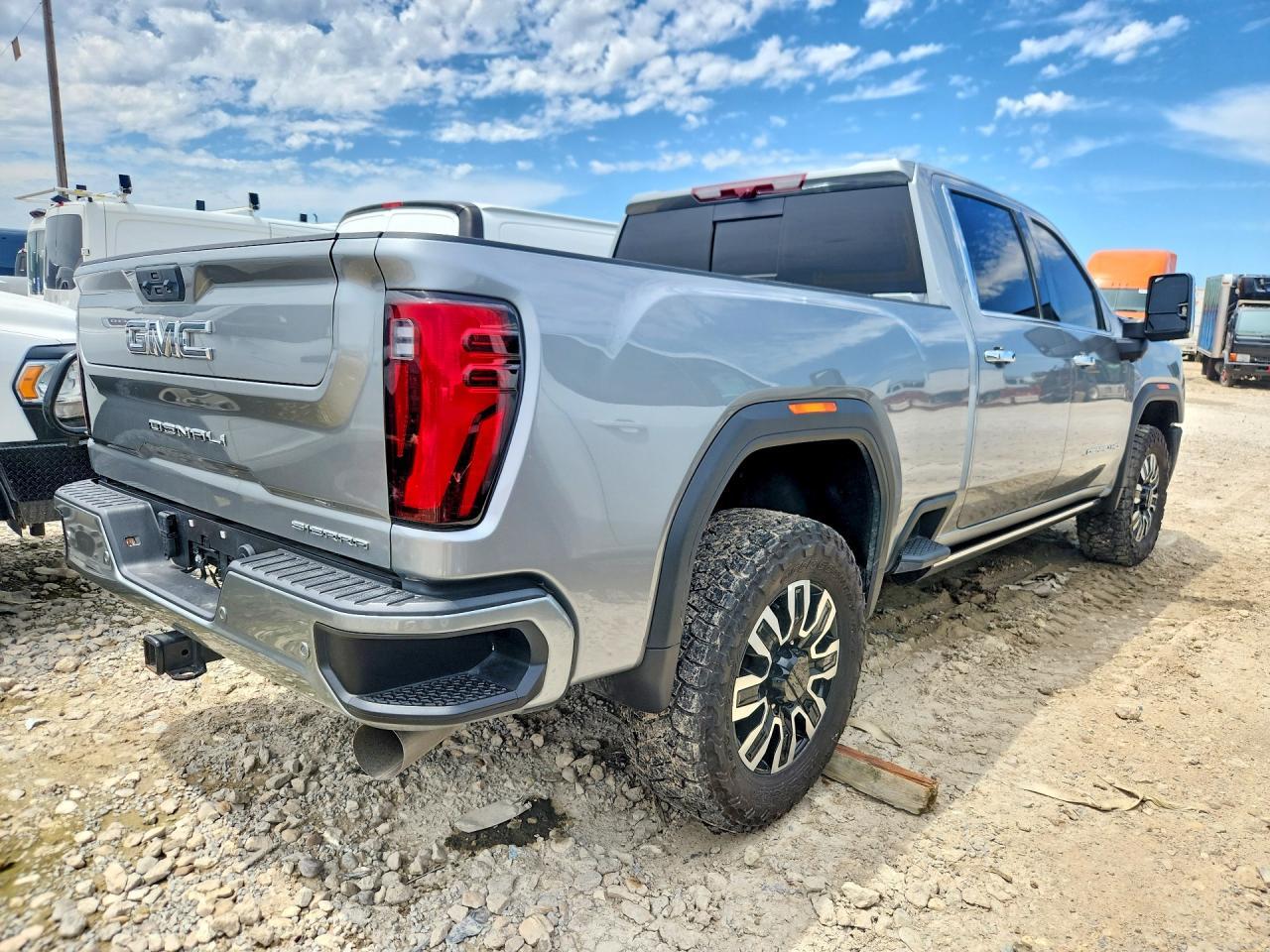 2025 GMC Sierra K2500 Denali Ultimate - Фото 3