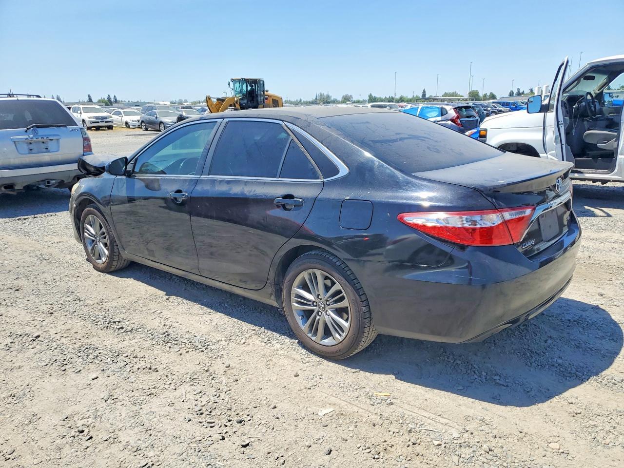 2017 Toyota Camry Se - Фото 2