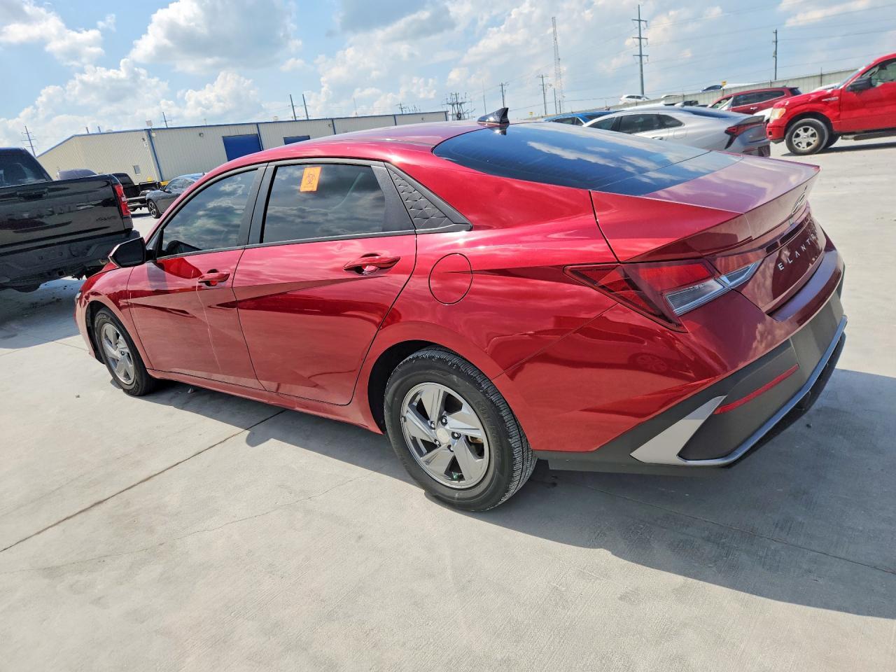 2024 Hyundai Elantra Se - Image 2