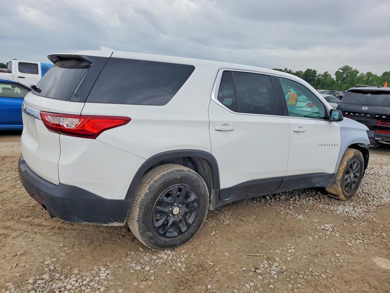 2019 Chevrolet Traverse Ls - Фото 3