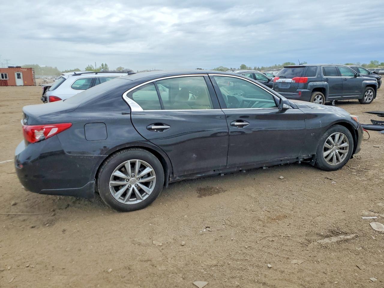 2015 Infiniti Q50 Premium - Image 3